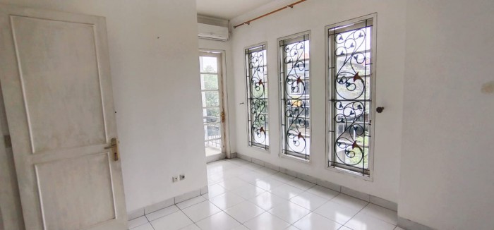 Rumah dijual di kota Legenda Wisata